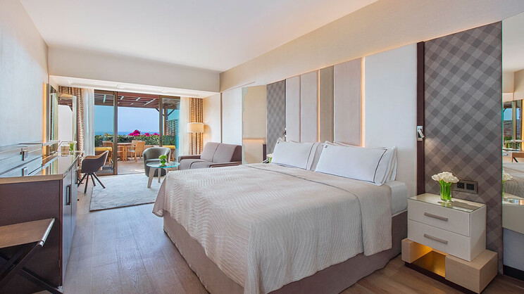 FAMILY ROOM SEA VIEW WITH LARGE PATIO